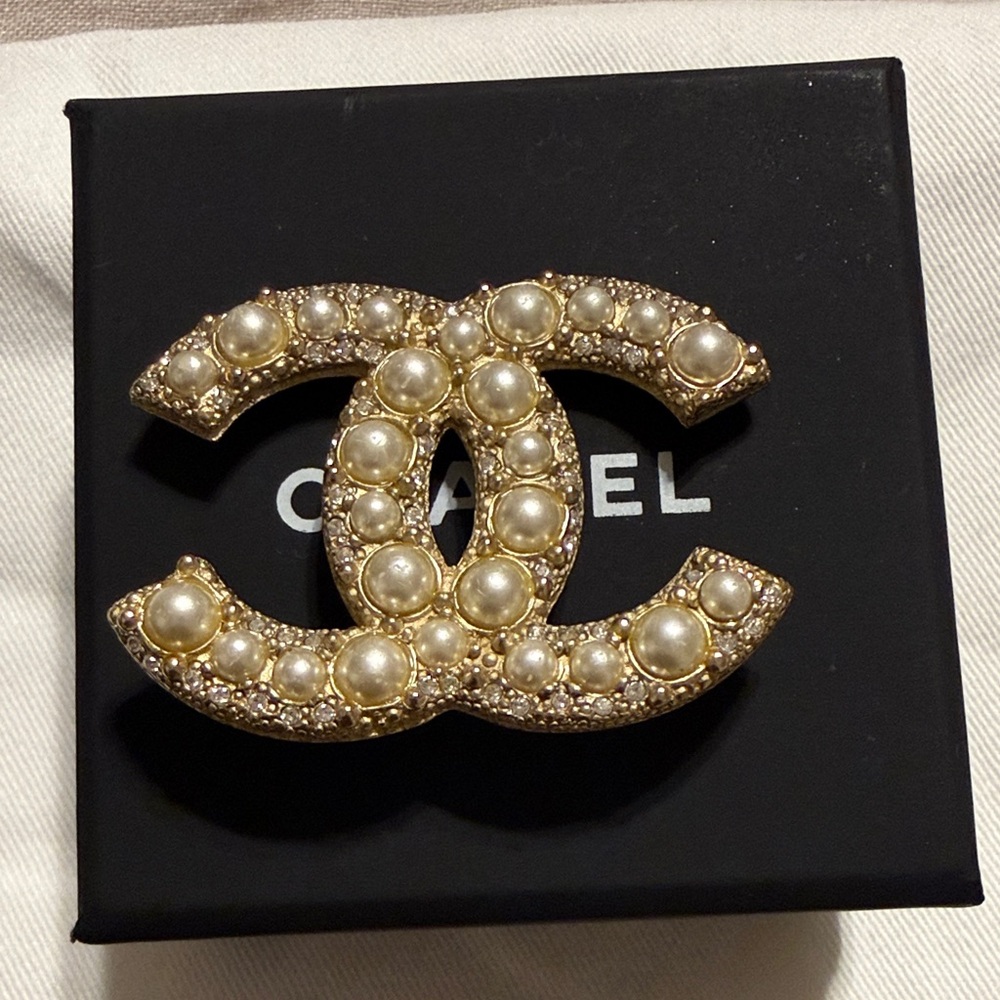 CHANEL Gold and Pearl Embellished Brooch